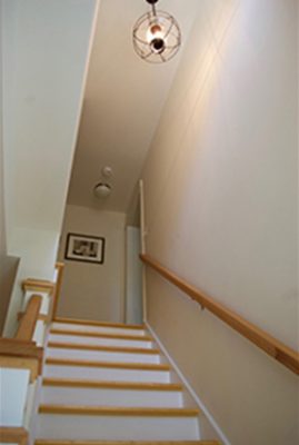 Oak Ave - Stairs to Upper Level View 3