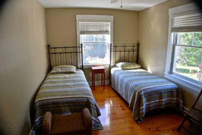 Pacific Ave. - Two Twin Beds