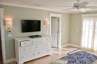 Rustling Oaks - Pale Green Bedroom